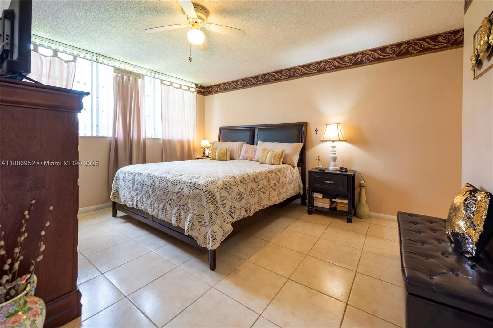 Pembroke Pines, Florida 33025, United States, 1 Bedroom Bedrooms, ,2 BathroomsBathrooms,Residential,Active,134592