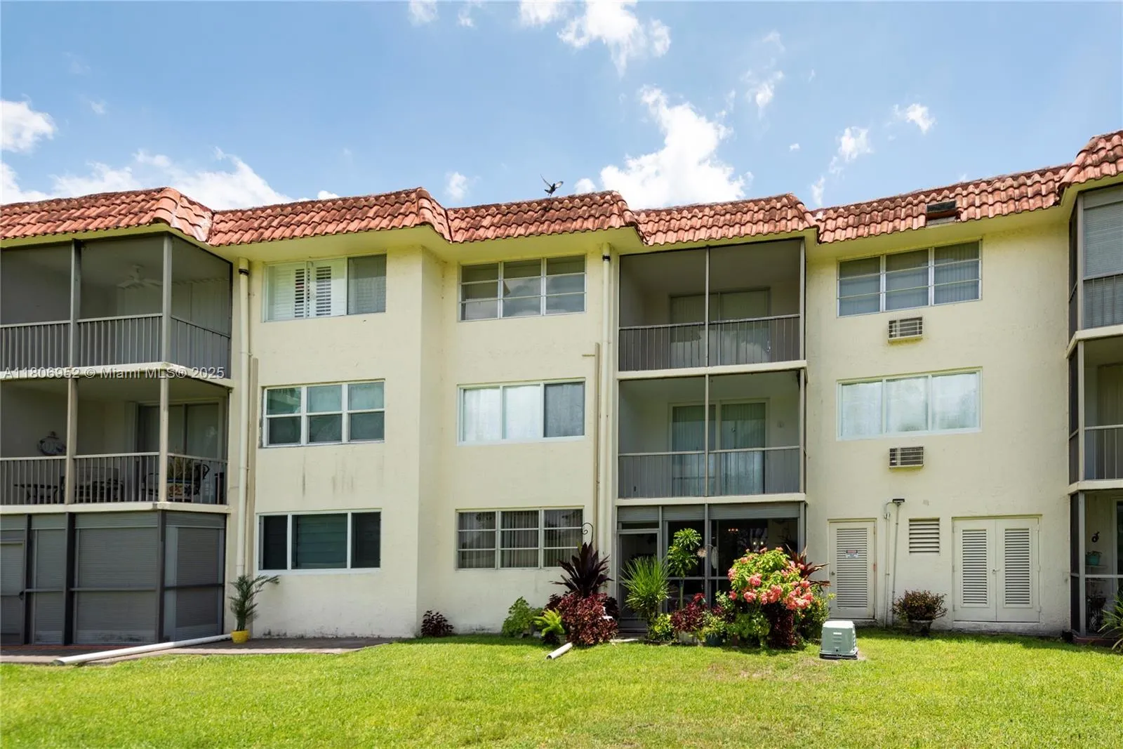 Pembroke Pines, Florida 33025, United States, 1 Bedroom Bedrooms, ,2 BathroomsBathrooms,Residential,Active,134592