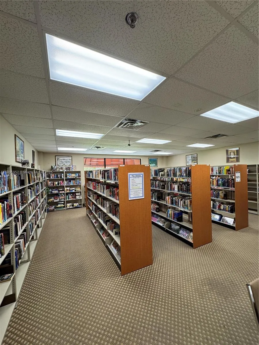 Pembroke Pines, Florida 33025, United States, 1 Bedroom Bedrooms, ,2 BathroomsBathrooms,Residential,Active,134592