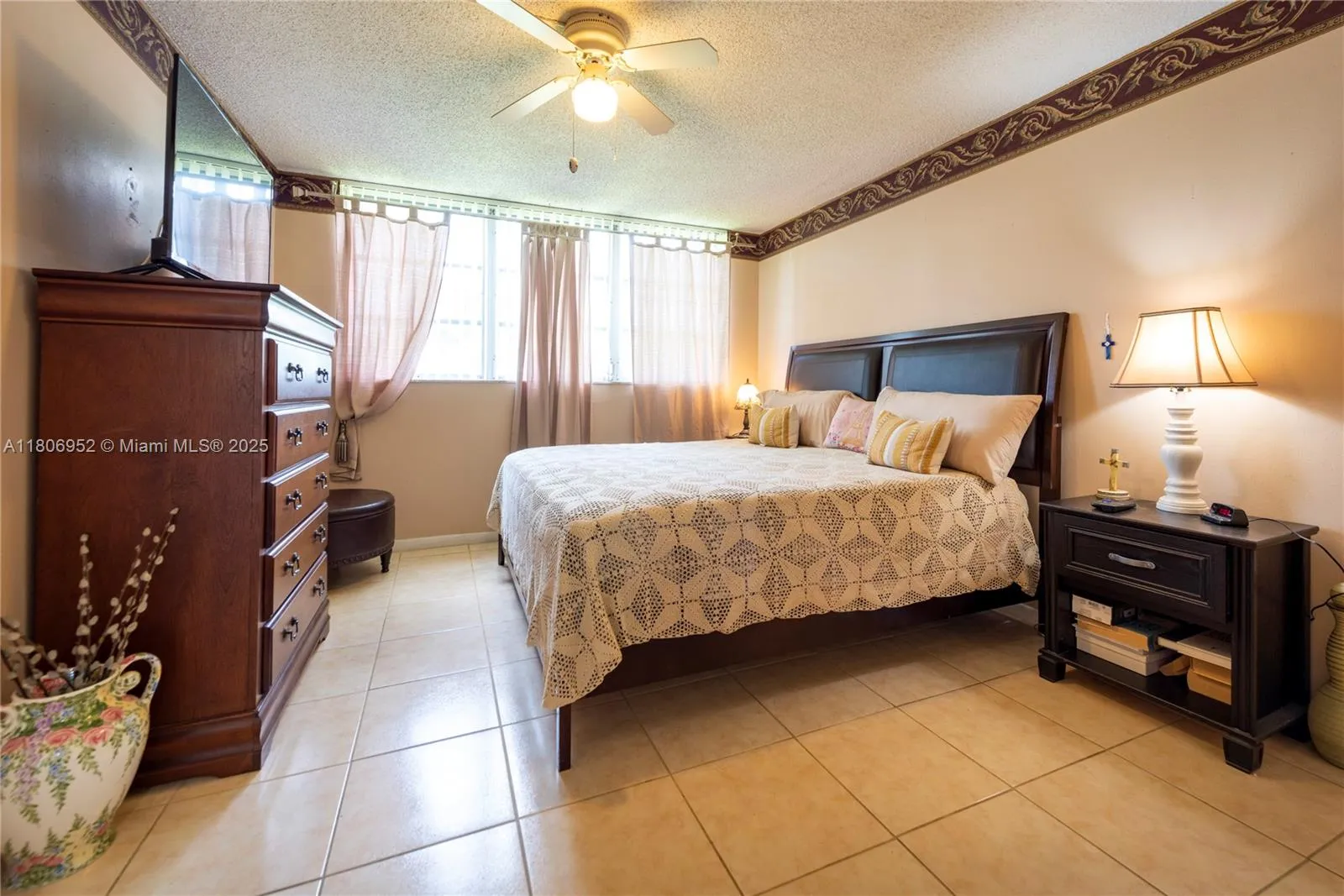 Pembroke Pines, Florida 33025, United States, 1 Bedroom Bedrooms, ,2 BathroomsBathrooms,Residential,Active,134592