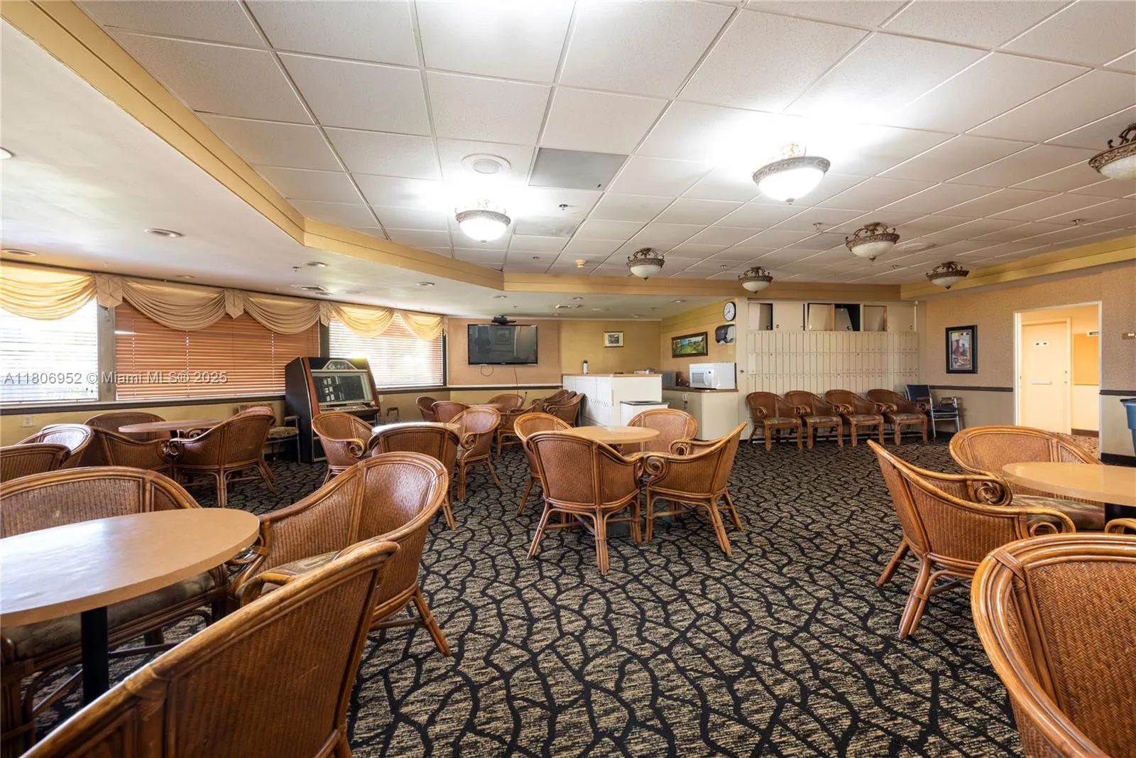 Pembroke Pines, Florida 33025, United States, 1 Bedroom Bedrooms, ,2 BathroomsBathrooms,Residential,Active,134592