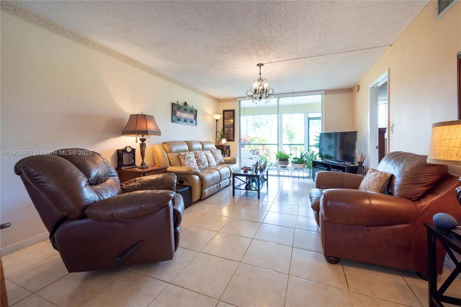 Pembroke Pines, Florida 33025, United States, 1 Bedroom Bedrooms, ,2 BathroomsBathrooms,Residential,Active,134592
