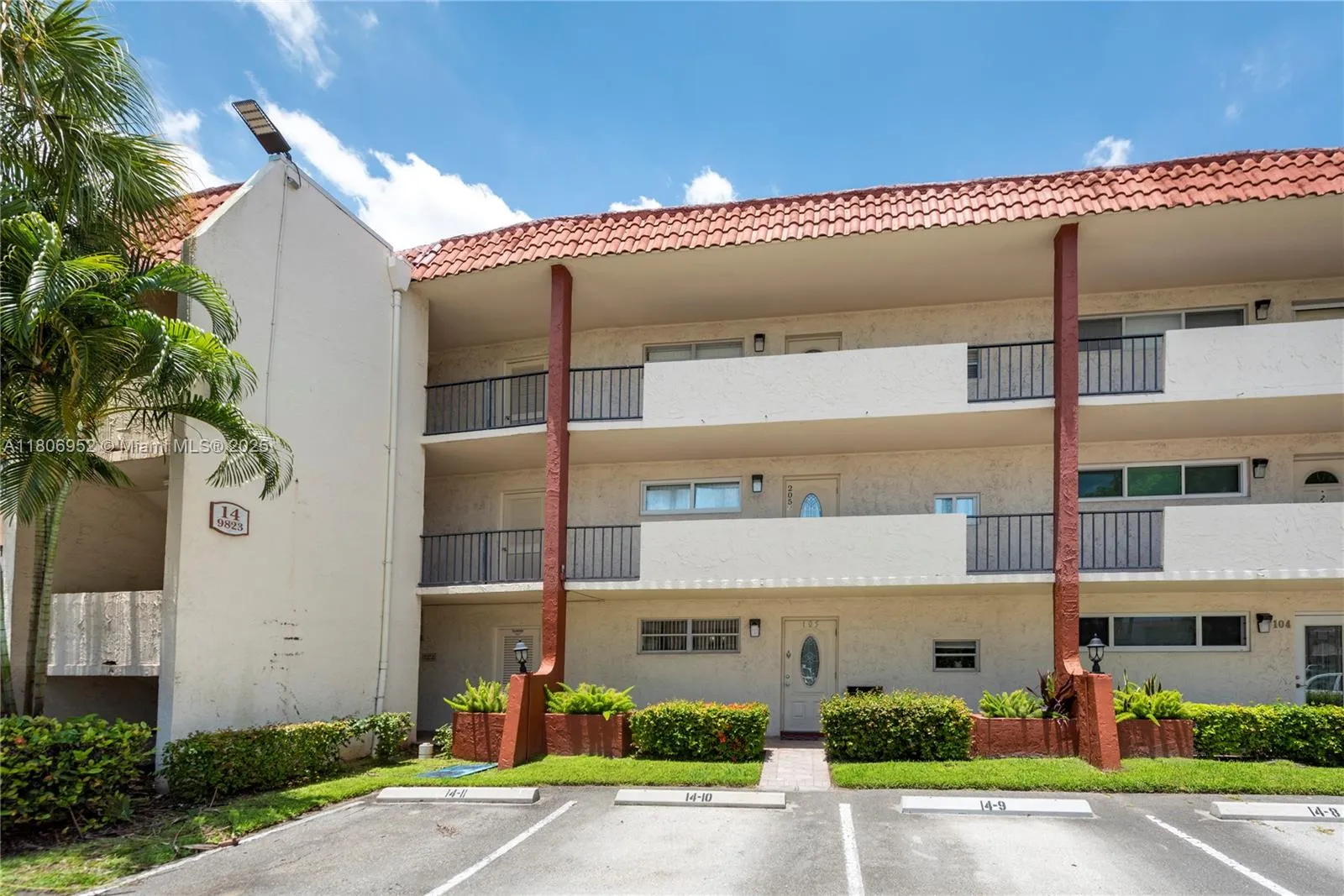 Pembroke Pines, Florida 33025, United States, 1 Bedroom Bedrooms, ,2 BathroomsBathrooms,Residential,Active,134592