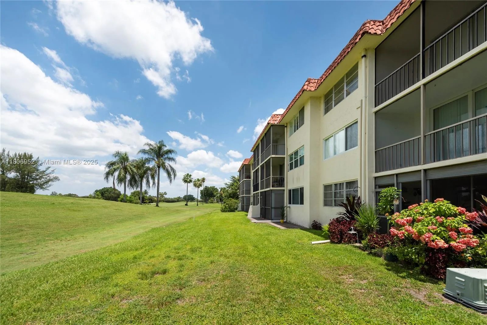 Pembroke Pines, Florida 33025, United States, 1 Bedroom Bedrooms, ,2 BathroomsBathrooms,Residential,Active,134592