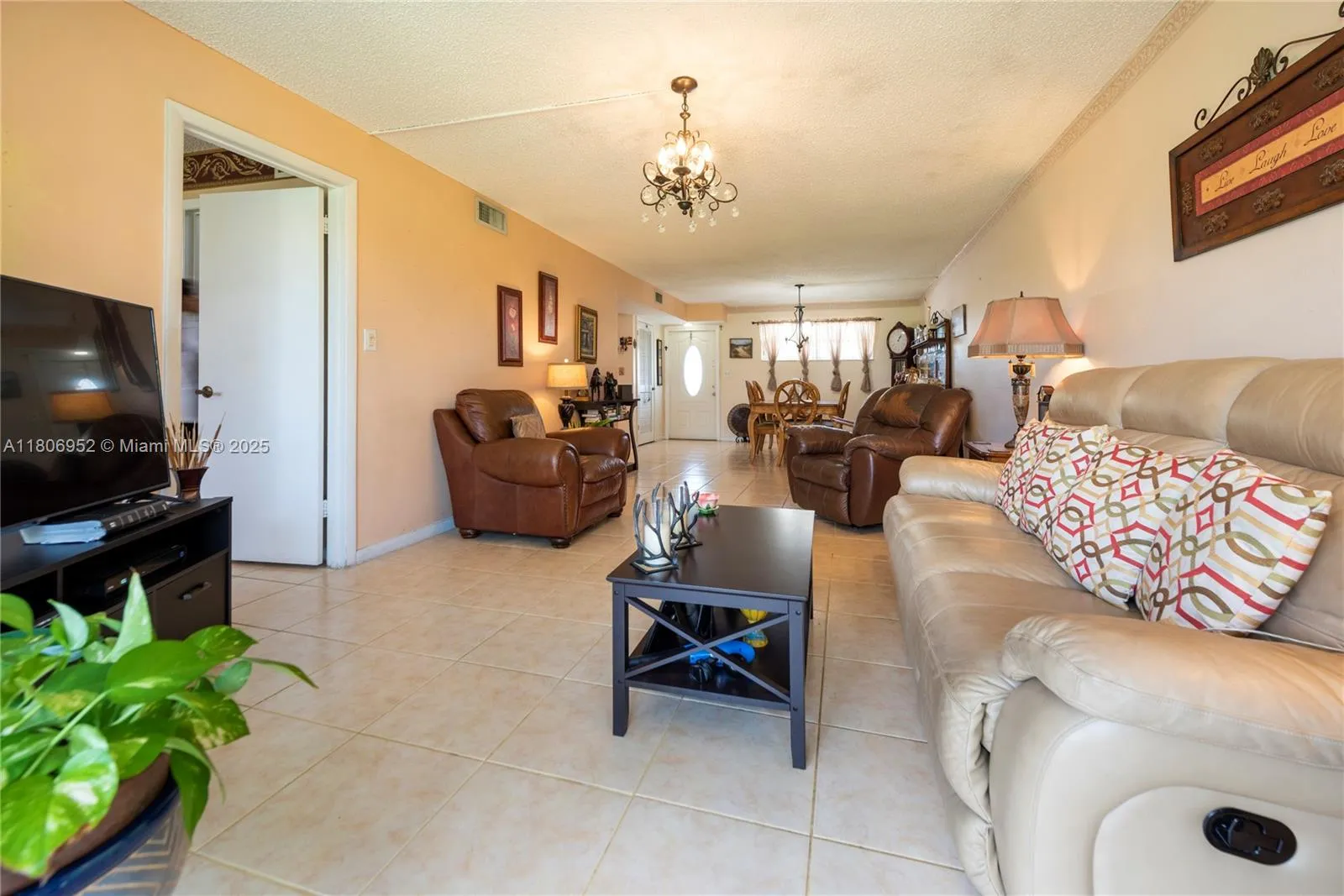 Pembroke Pines, Florida 33025, United States, 1 Bedroom Bedrooms, ,2 BathroomsBathrooms,Residential,Active,134592