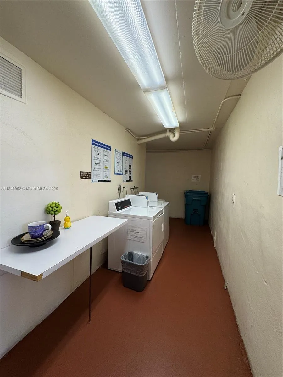 Pembroke Pines, Florida 33025, United States, 1 Bedroom Bedrooms, ,2 BathroomsBathrooms,Residential,Active,134592