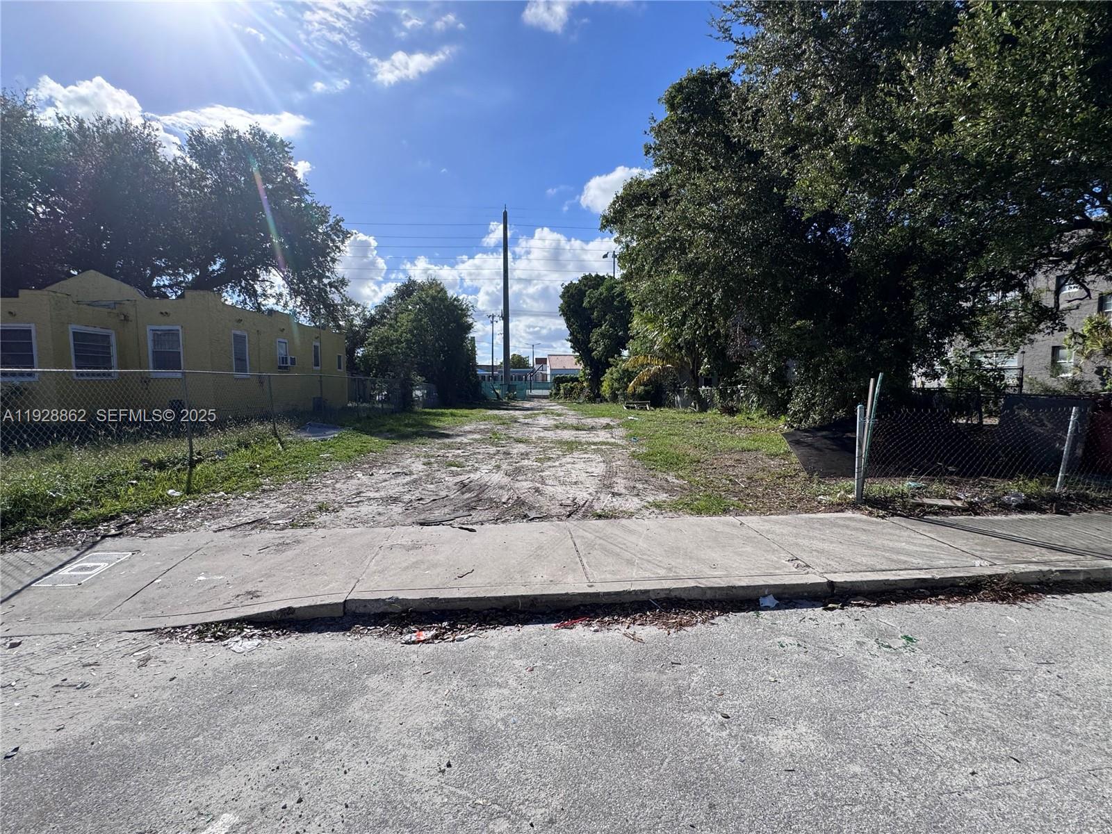 GORDON DALE PK - Land