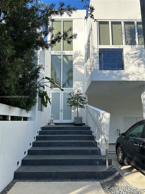 736 Woodcrest Rd Key Biscayne FL 33149