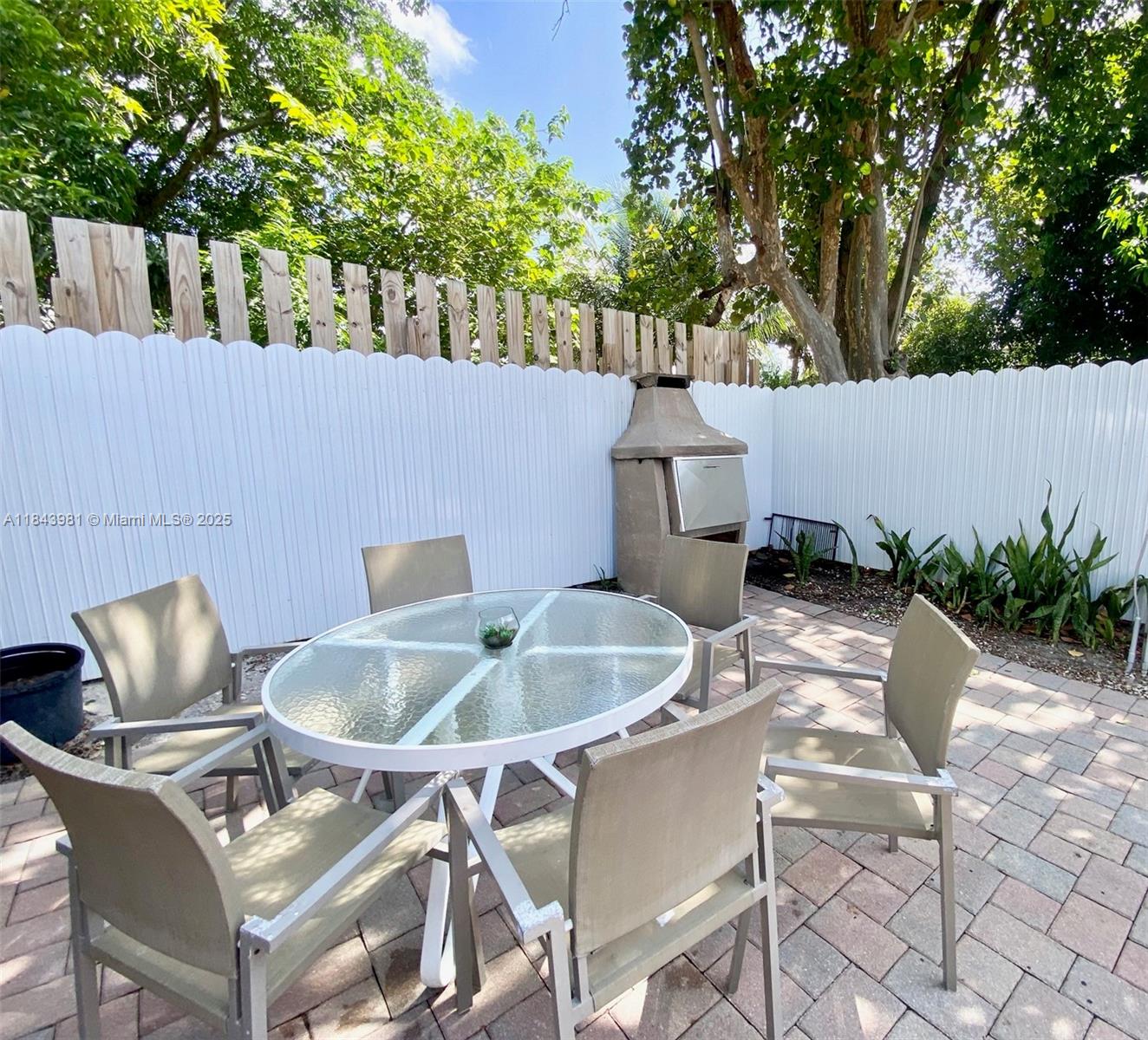 1ST ADDN TO LAWNDALE - Residential