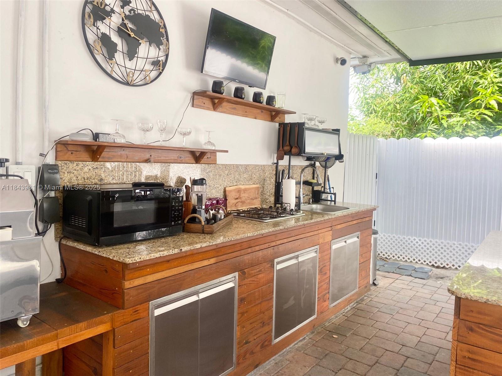 1ST ADDN TO LAWNDALE - Residential