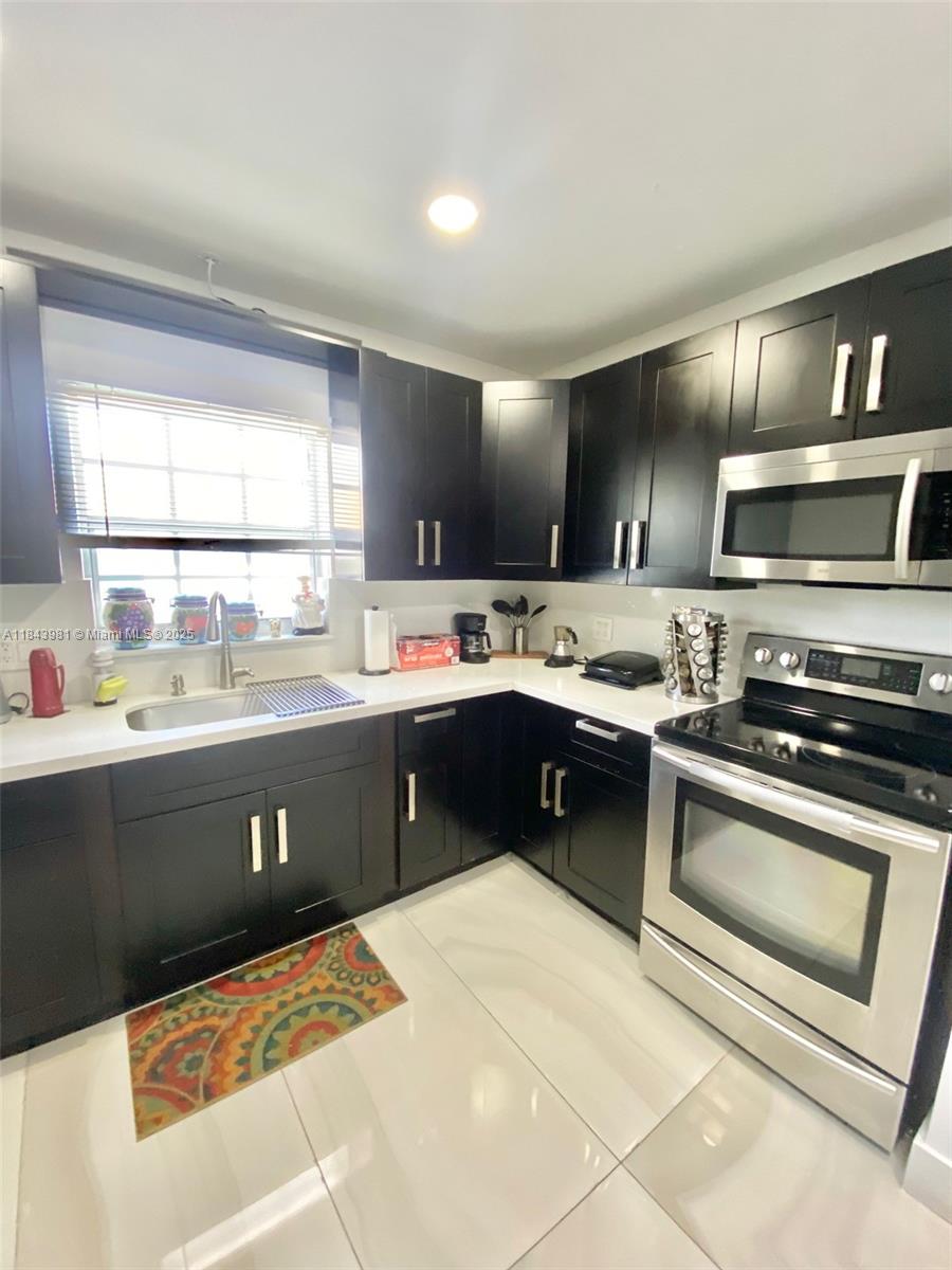 1ST ADDN TO LAWNDALE - Residential