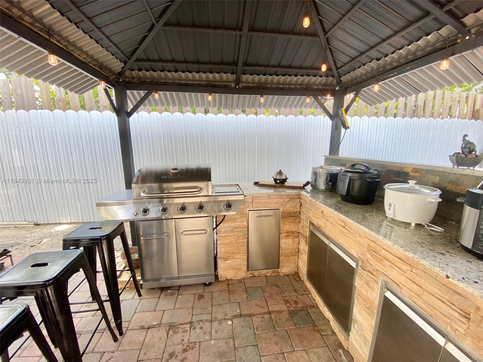 1ST ADDN TO LAWNDALE - Residential