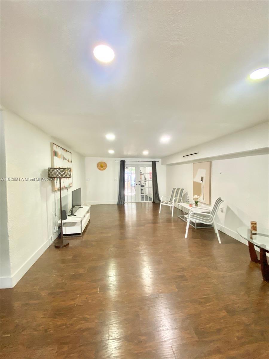 1ST ADDN TO LAWNDALE - Residential