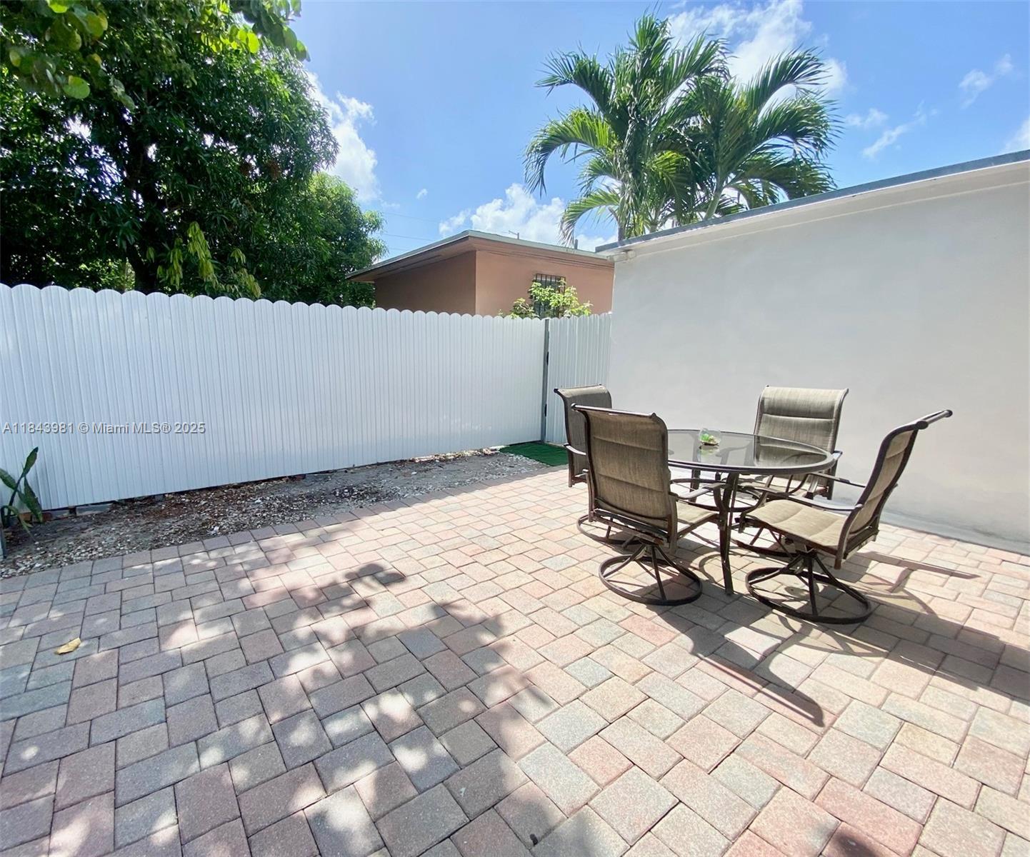 1ST ADDN TO LAWNDALE - Residential