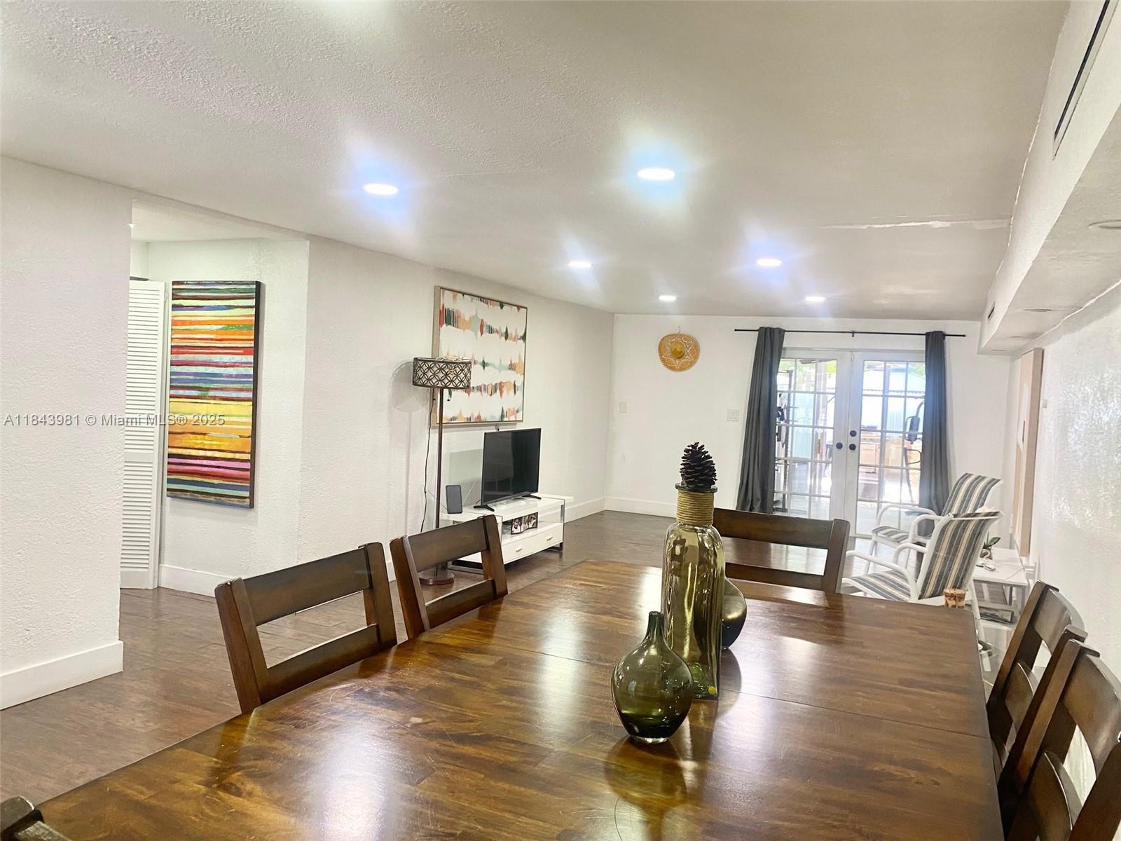 1ST ADDN TO LAWNDALE - Residential