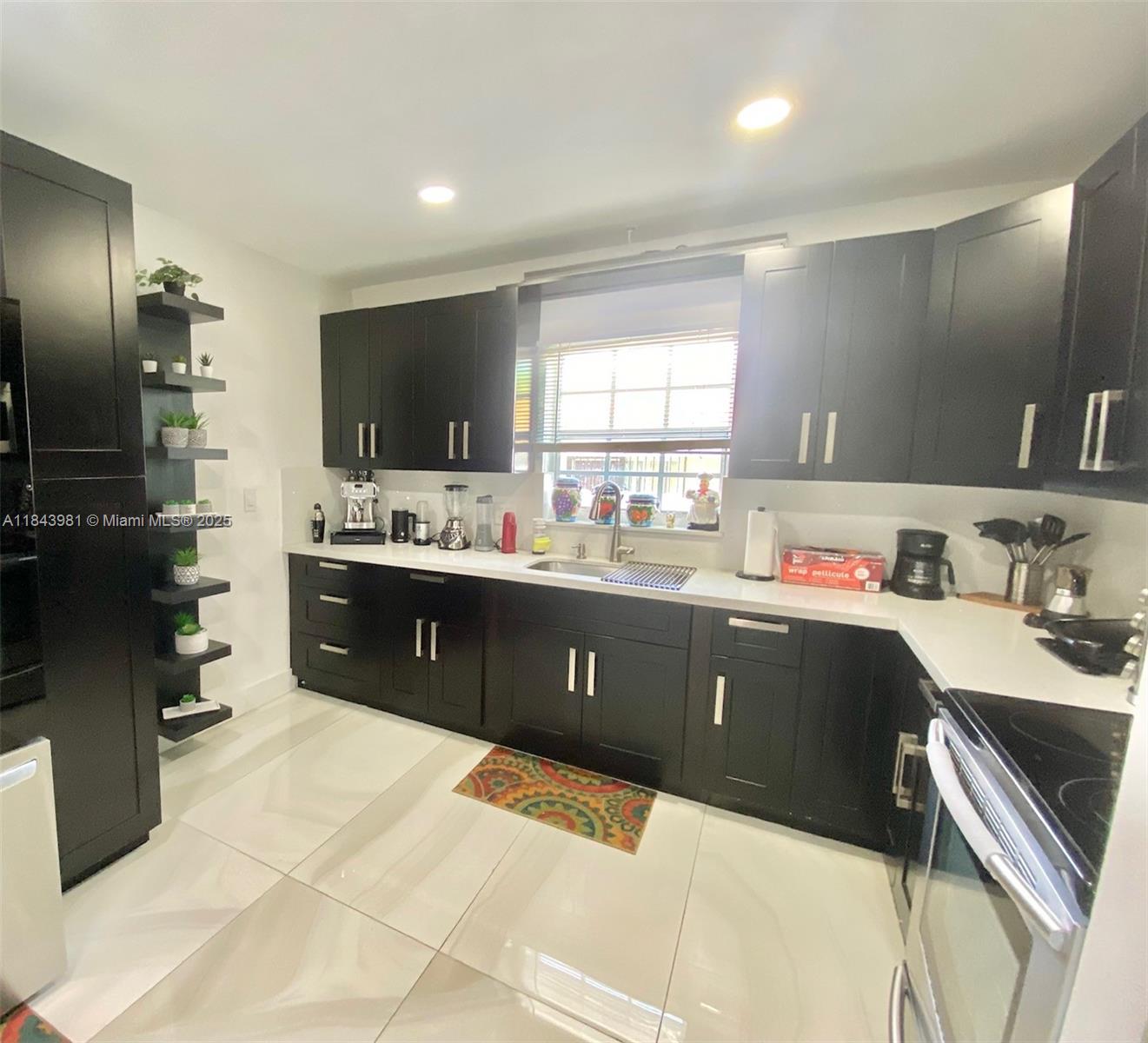 1ST ADDN TO LAWNDALE - Residential