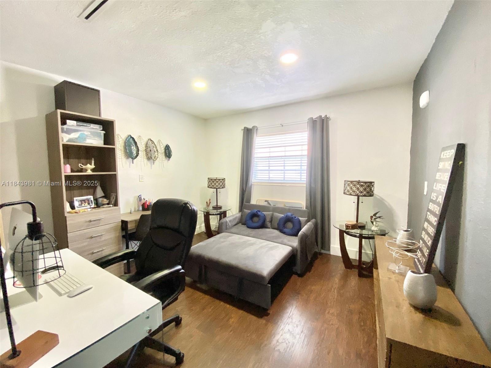 1ST ADDN TO LAWNDALE - Residential