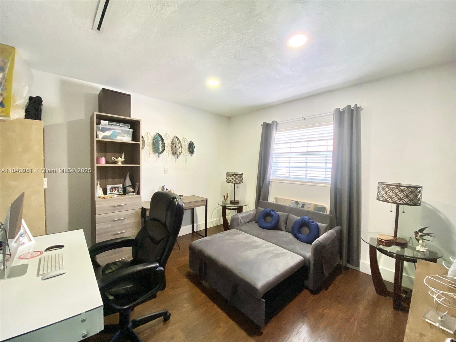 1ST ADDN TO LAWNDALE - Residential