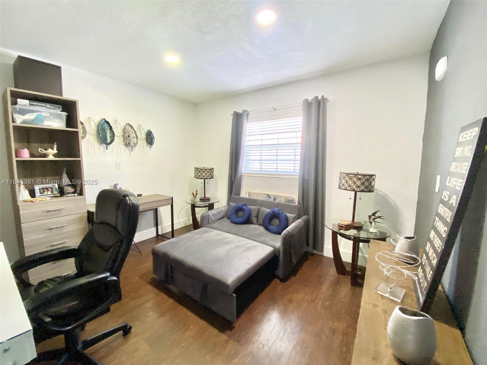 1ST ADDN TO LAWNDALE - Residential