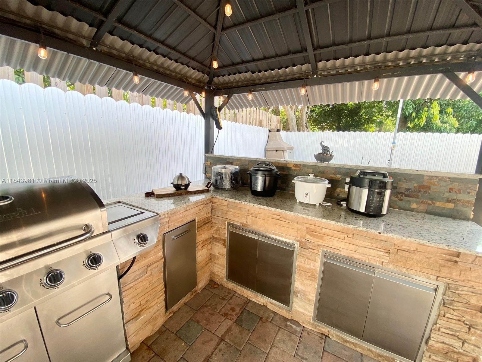 1ST ADDN TO LAWNDALE - Residential