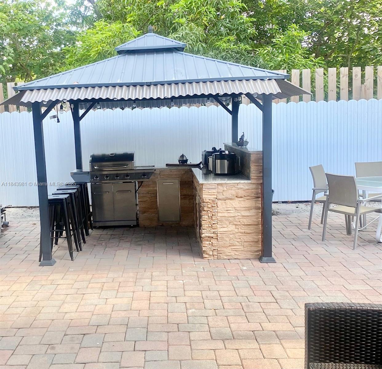 1ST ADDN TO LAWNDALE - Residential