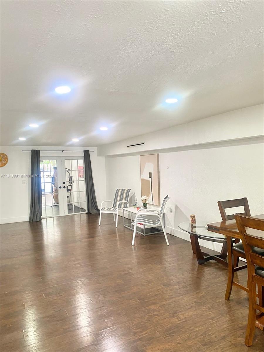 1ST ADDN TO LAWNDALE - Residential