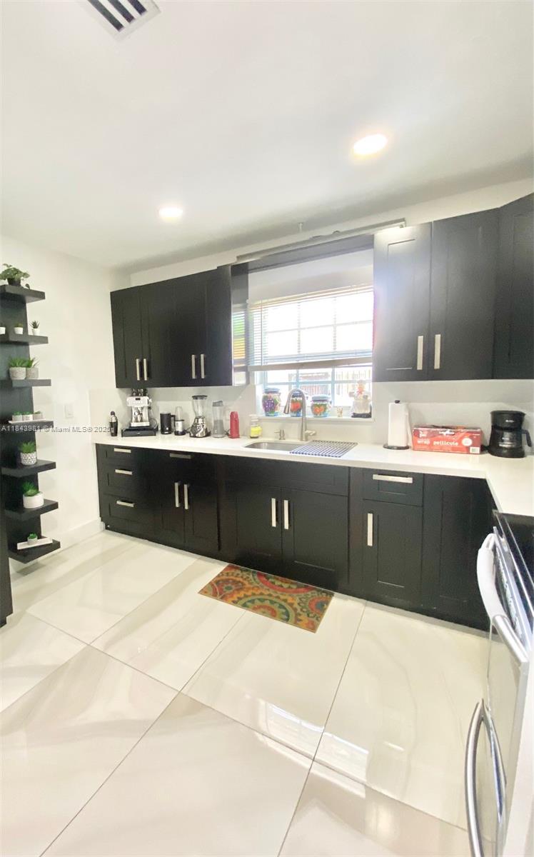 1ST ADDN TO LAWNDALE - Residential