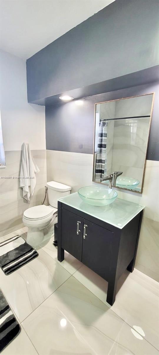 1ST ADDN TO LAWNDALE - Residential