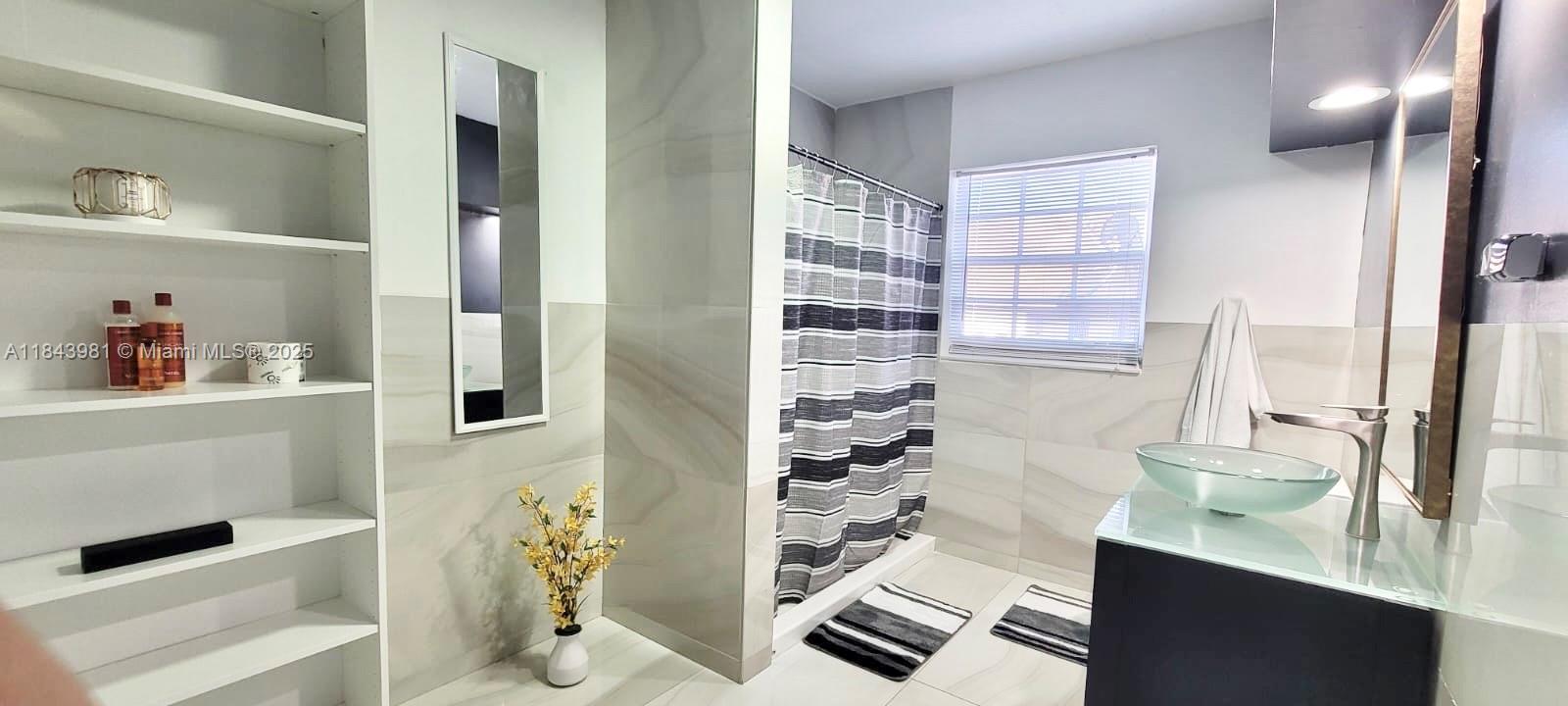 1ST ADDN TO LAWNDALE - Residential