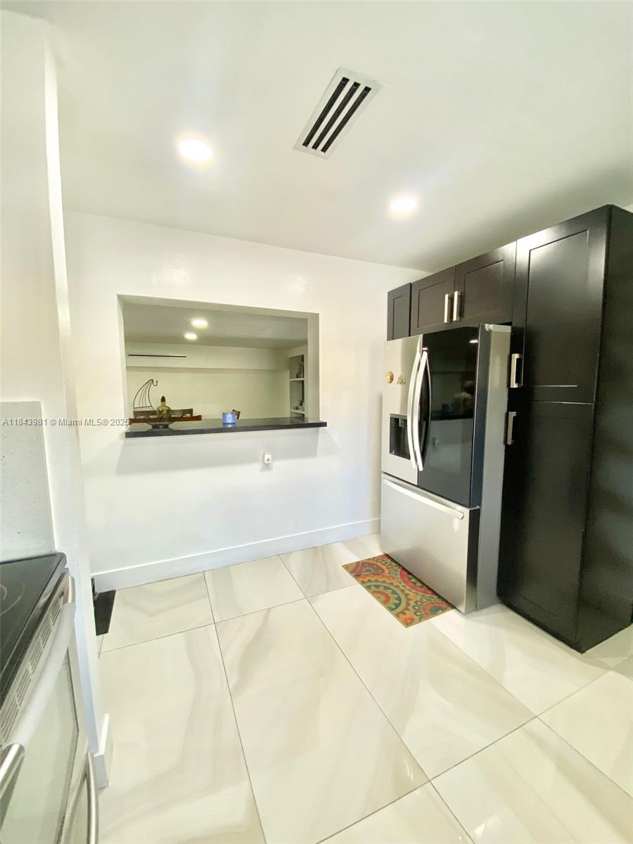 1ST ADDN TO LAWNDALE - Residential