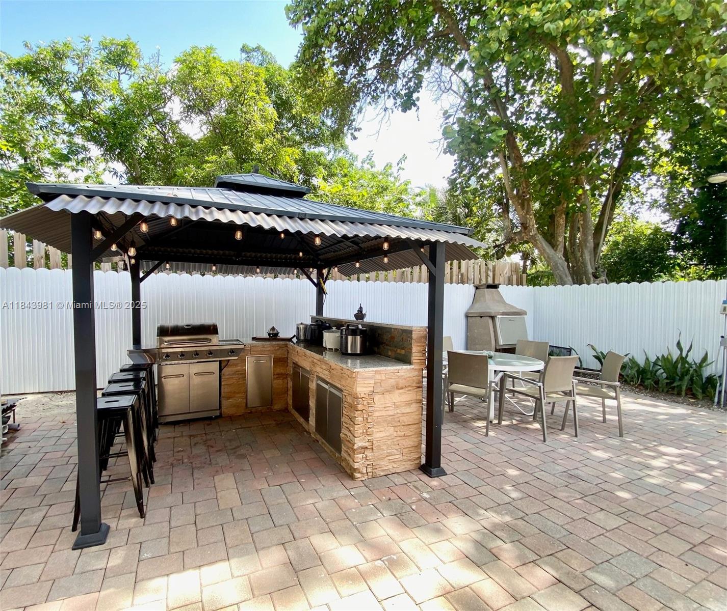 1ST ADDN TO LAWNDALE - Residential