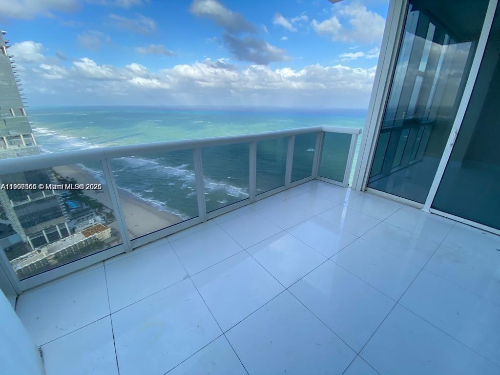 TRUMP ROYALE CONDO - Residential Lease