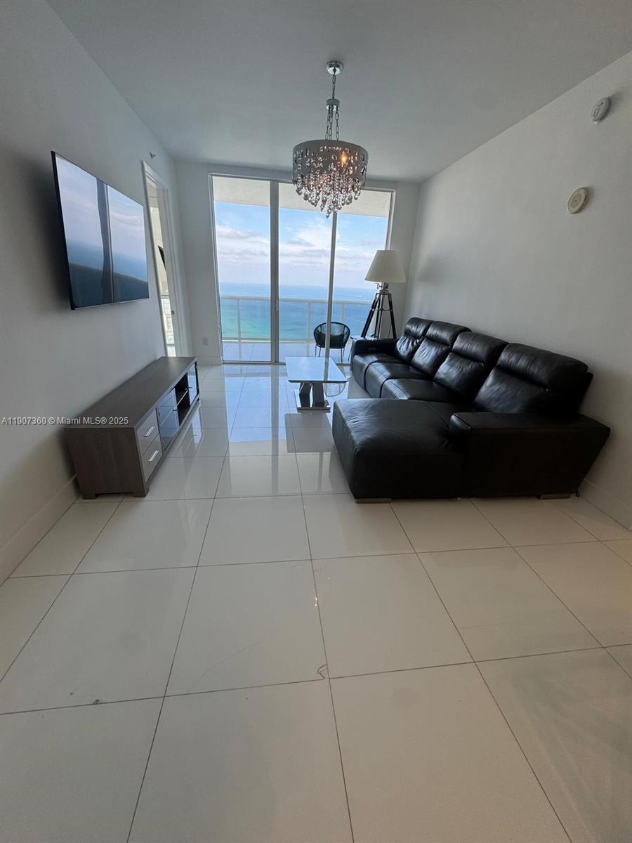 TRUMP ROYALE CONDO - Residential Lease