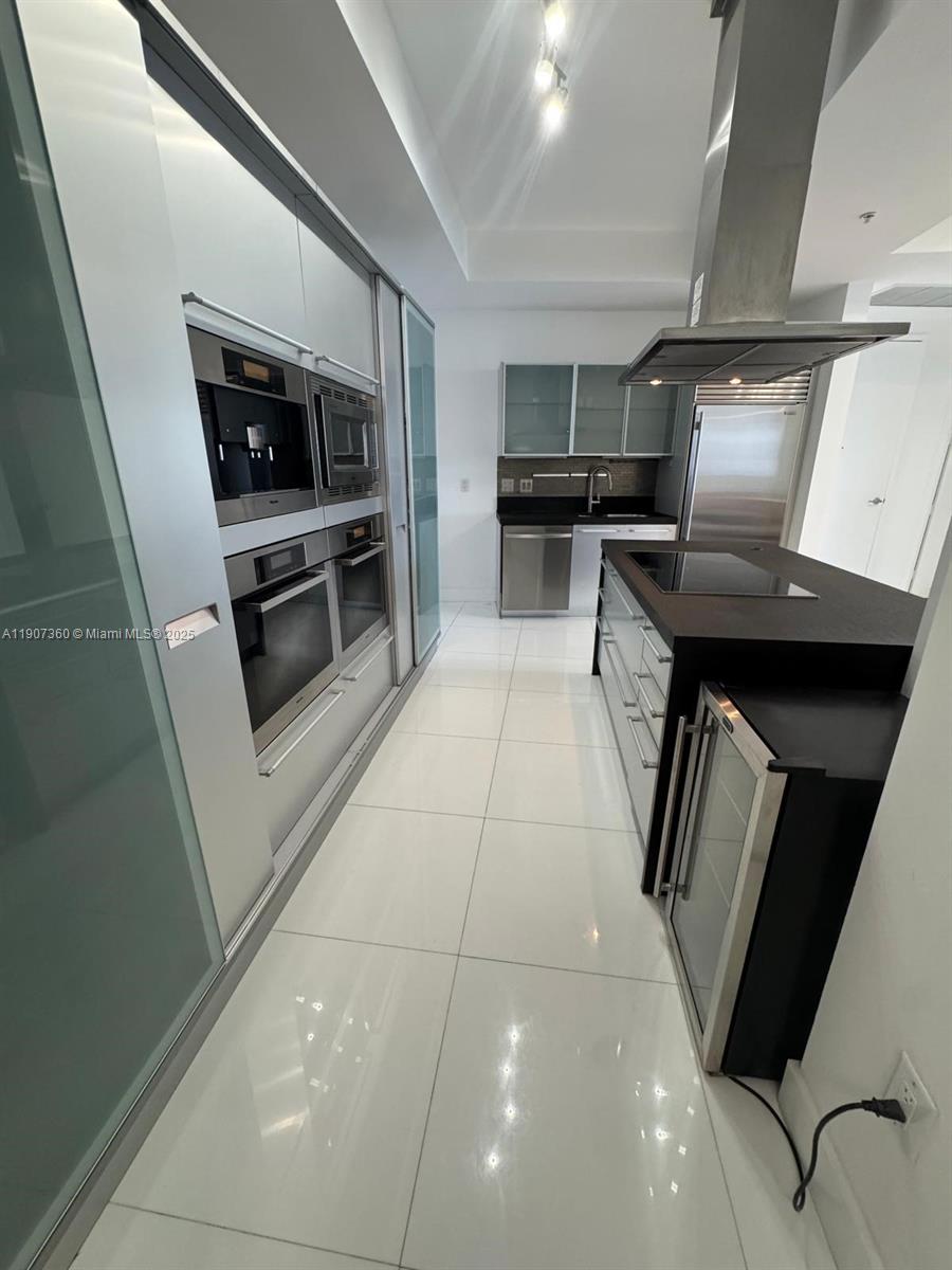 TRUMP ROYALE CONDO - Residential Lease