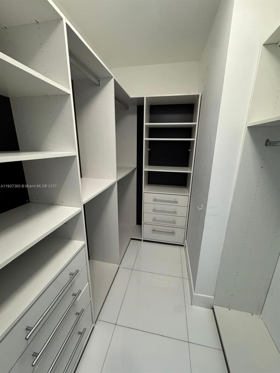 TRUMP ROYALE CONDO - Residential Lease