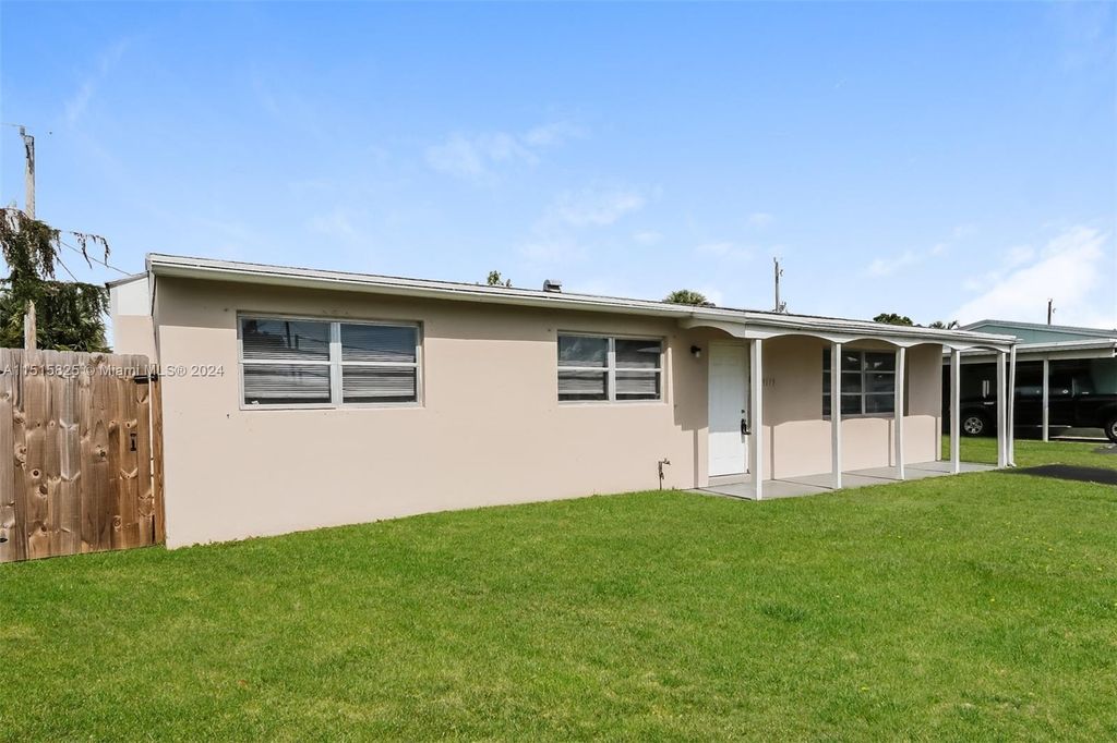 Photo of 9179 Birmingham Dr, Palm Beach Gardens, FL 33410 (MLS # A11515825)