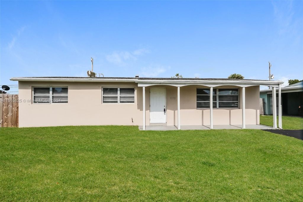 Photo of 9179 Birmingham Dr, Palm Beach Gardens, FL 33410 (MLS # A11515825)