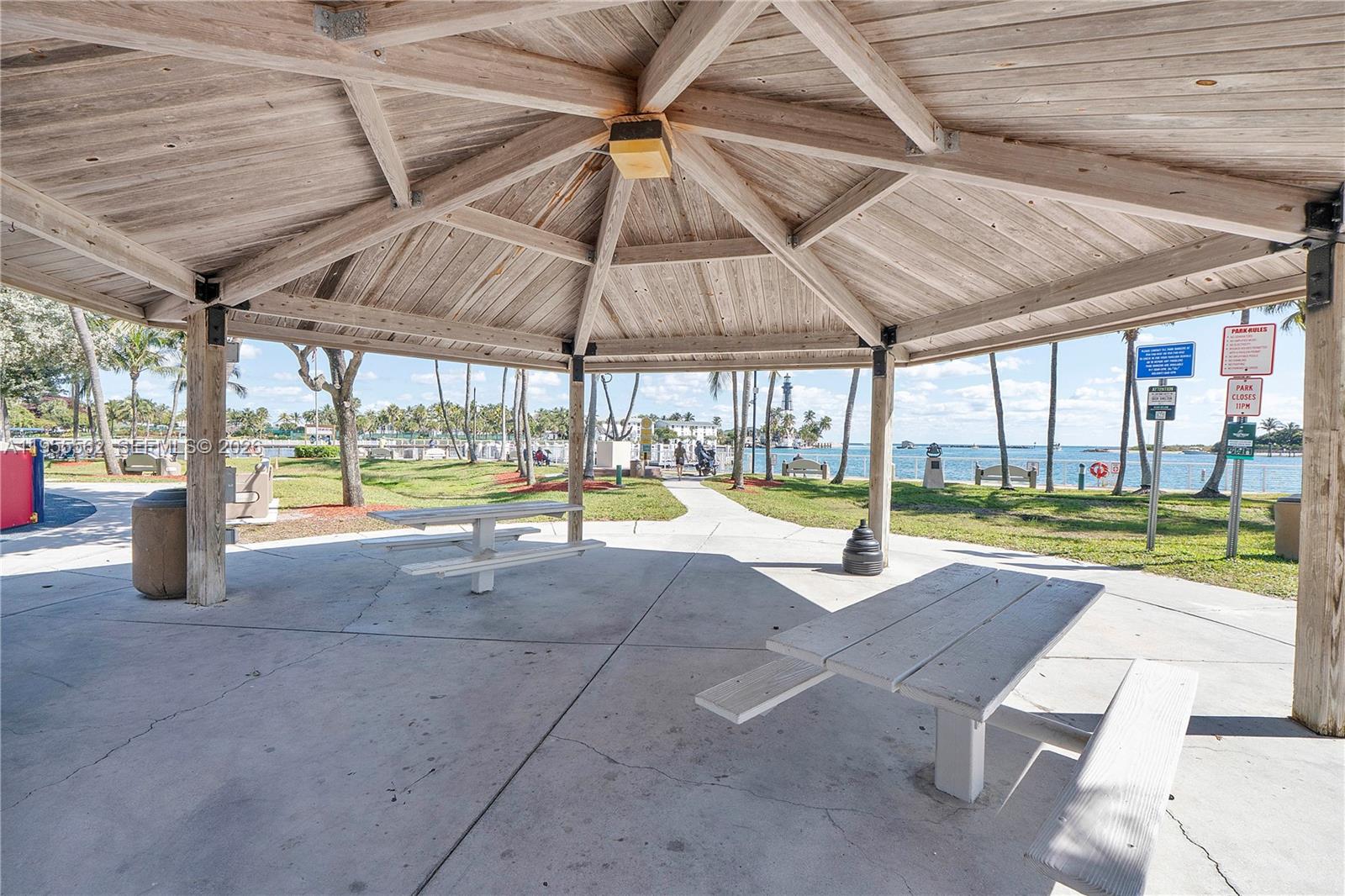 HILLSBORO LIGHT TOWERS CO - Residential