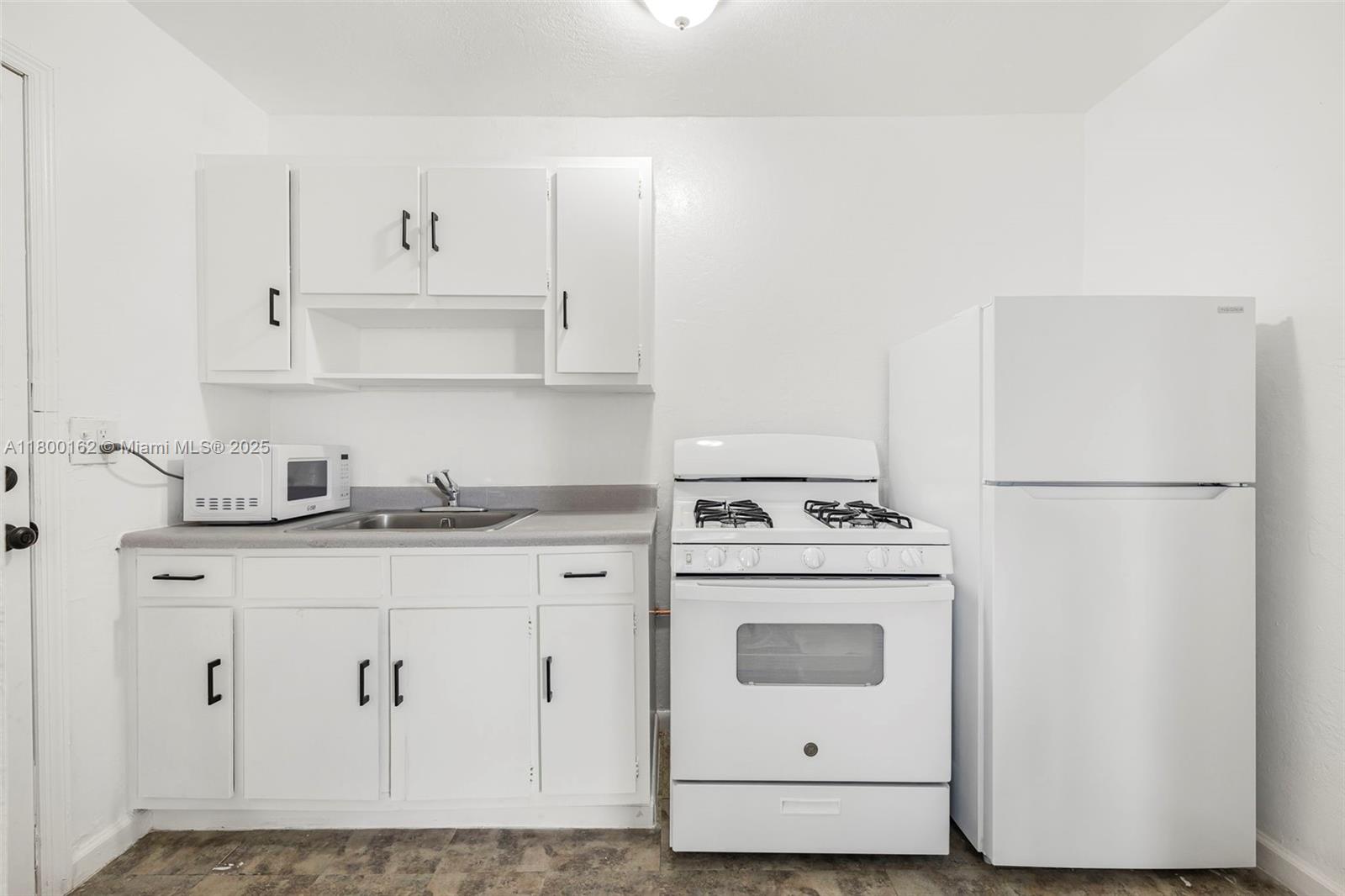 Rental Property at 126 Sw 18th Ave 5, Miami, Broward County, Florida - Bedrooms: 2 
Bathrooms: 1  - $2,050 MO.