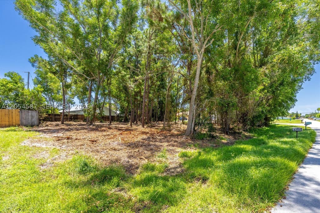 Photo of 2801 SE Leigh Ave, Port St Lucie, FL 34952 (MLS # A12054587)