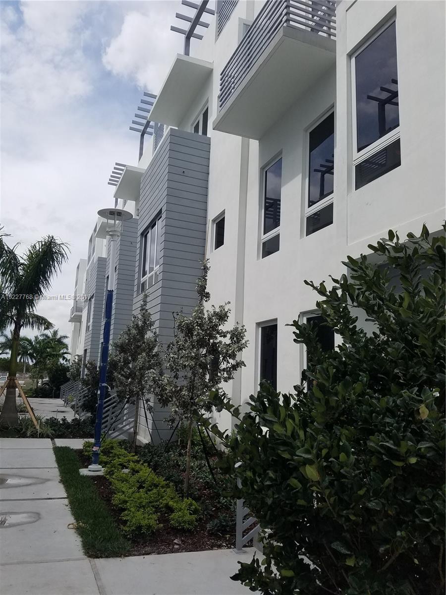 BRAND NEW LUXURY TOWNHOME IN DORAL (CONTEMPO), FEATURE 4 BEDROOMS AND 3 1/2 BATHROOMS WITH A HUGE ROOFTOP TERRACE OUTDOOR KITCHEN EXELENT FOR RELAXING AFTERNOONS WITH FRIENDS AND FAMILIES,
VERY CENTRALLY LOCATED, CLOSE TO SHOPPINGS, MAJOR EXPRESSWAYS (TURNPIKE, PALMETTO) AND CLOSE TO THE MIAMI INTERNATIONAL AIRPORT.