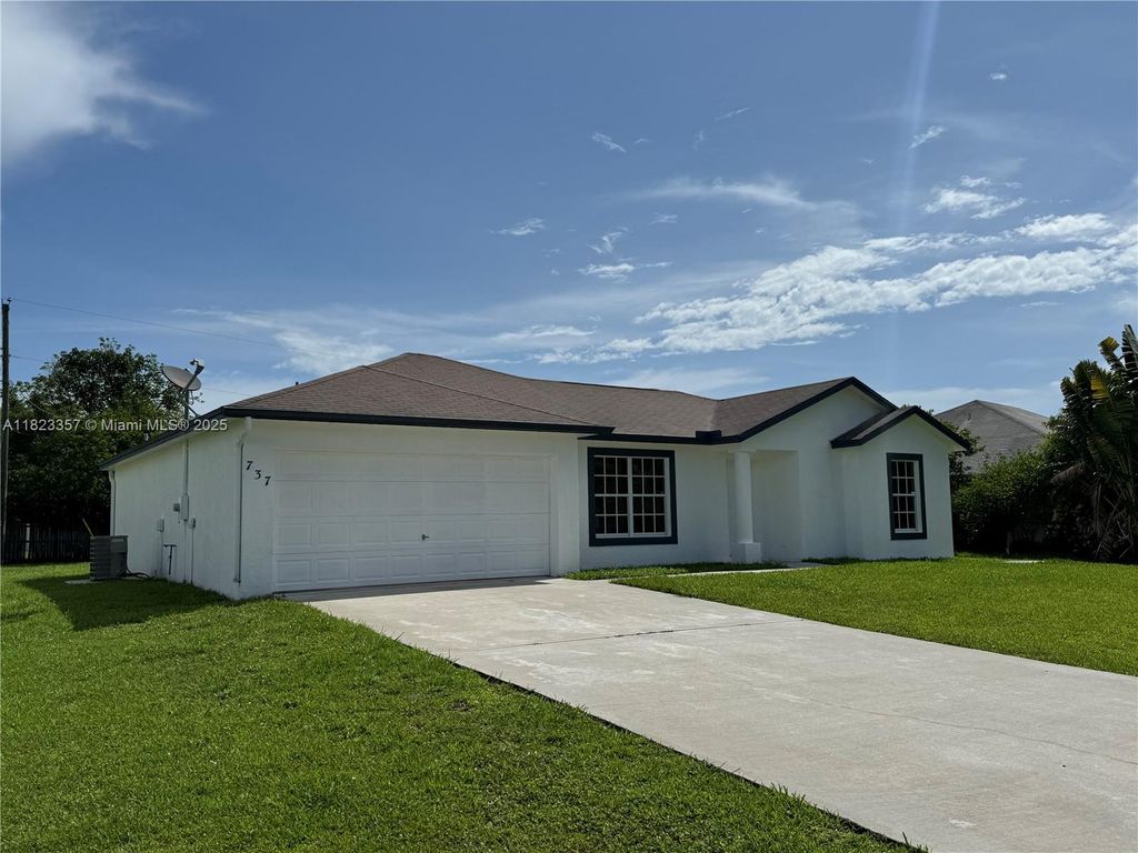 Photo of 737 SE Brookedge Ave, Port St Lucie, FL 34983 (MLS # A11823357)