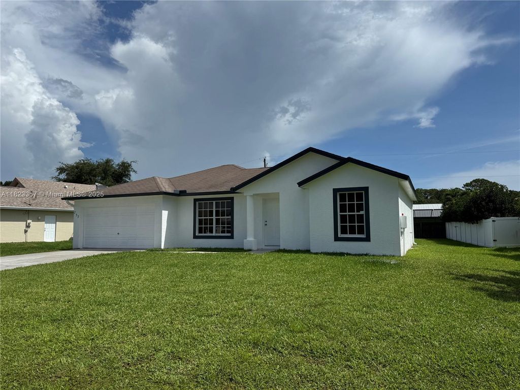 Photo of 737 SE Brookedge Ave, Port St Lucie, FL 34983 (MLS # A11823357)