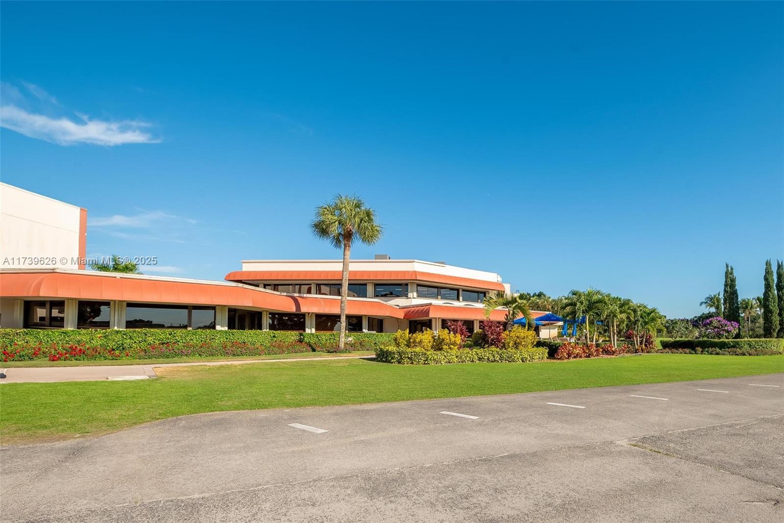 HOLLYBROOK GOLF AND - Residential