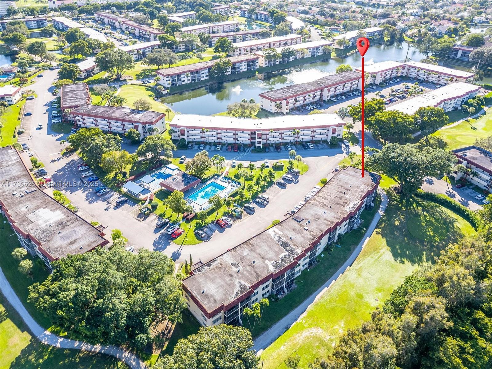 HOLLYBROOK GOLF AND - Residential