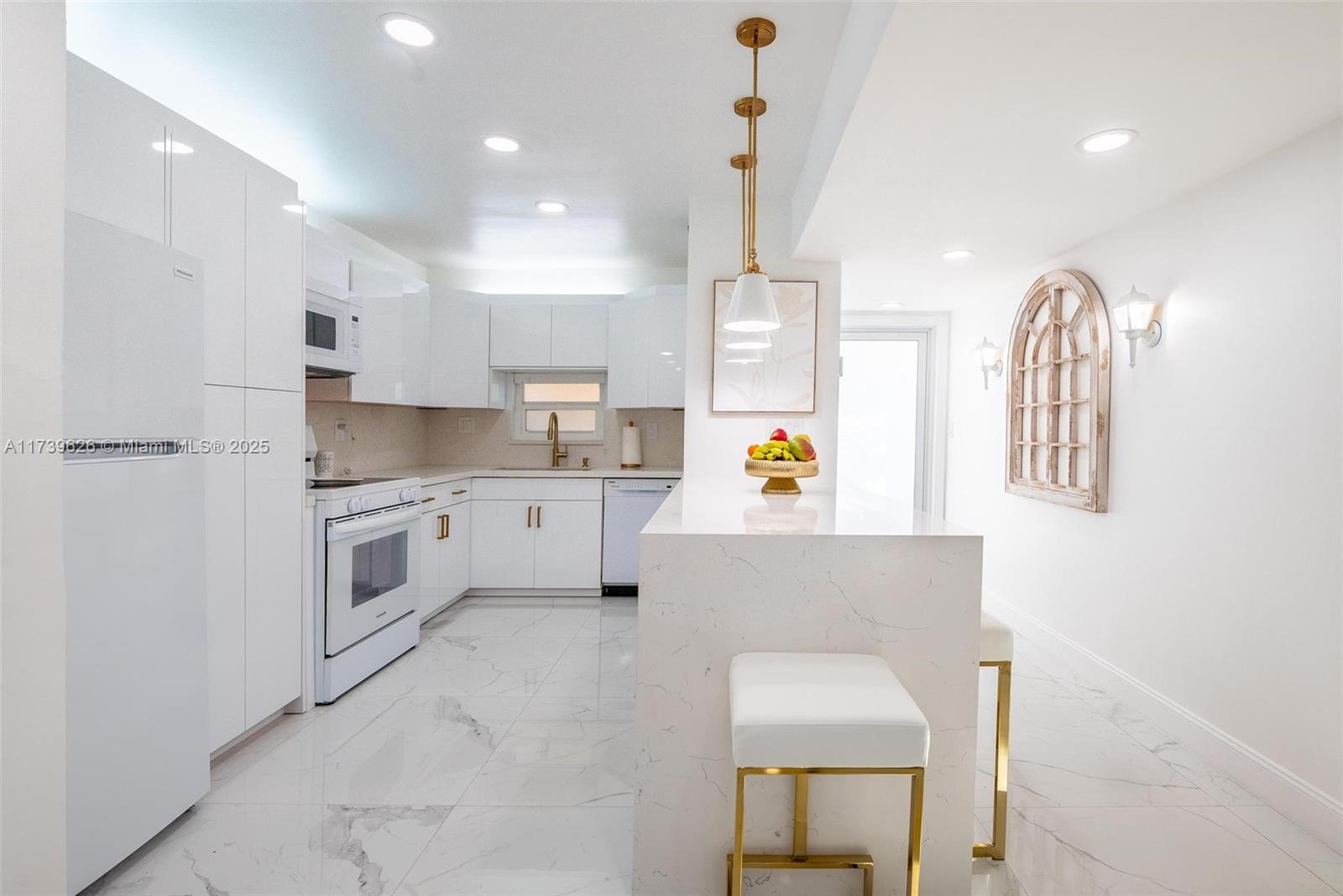 HOLLYBROOK GOLF AND - Residential