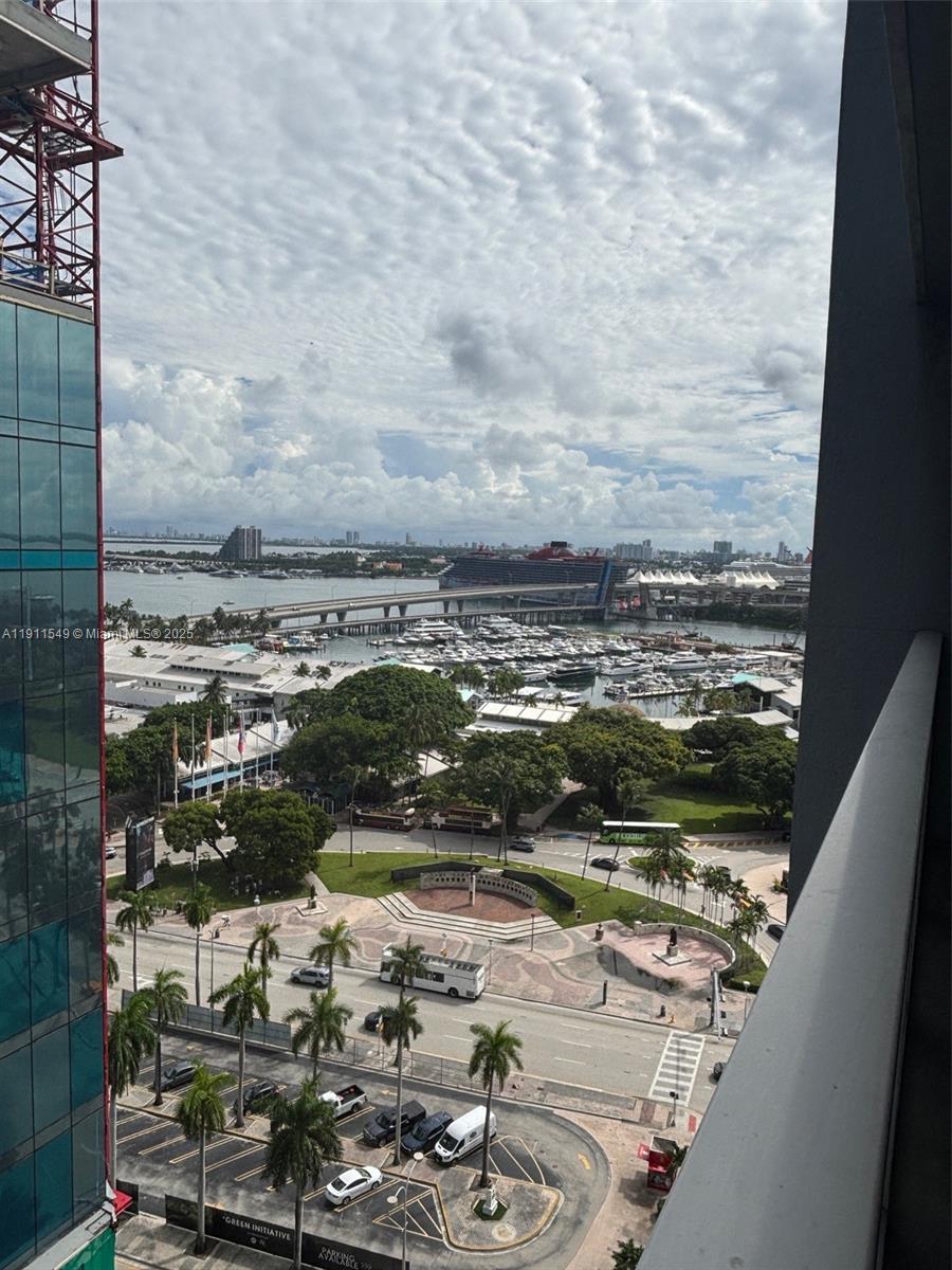 VIZCAYNE NORTH CONDO - Residential Lease