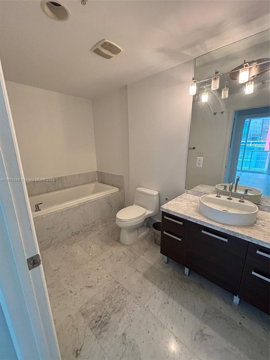 VIZCAYNE NORTH CONDO - Residential Lease