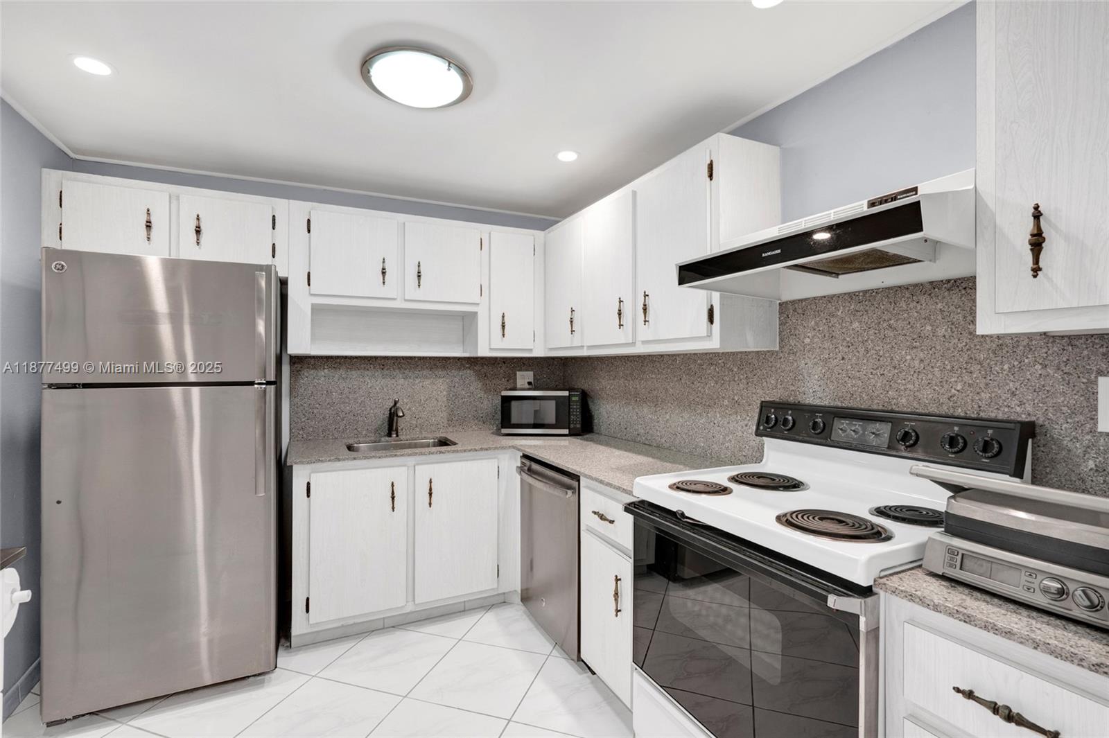 OLYMPUS CONDO PHASE - Residential