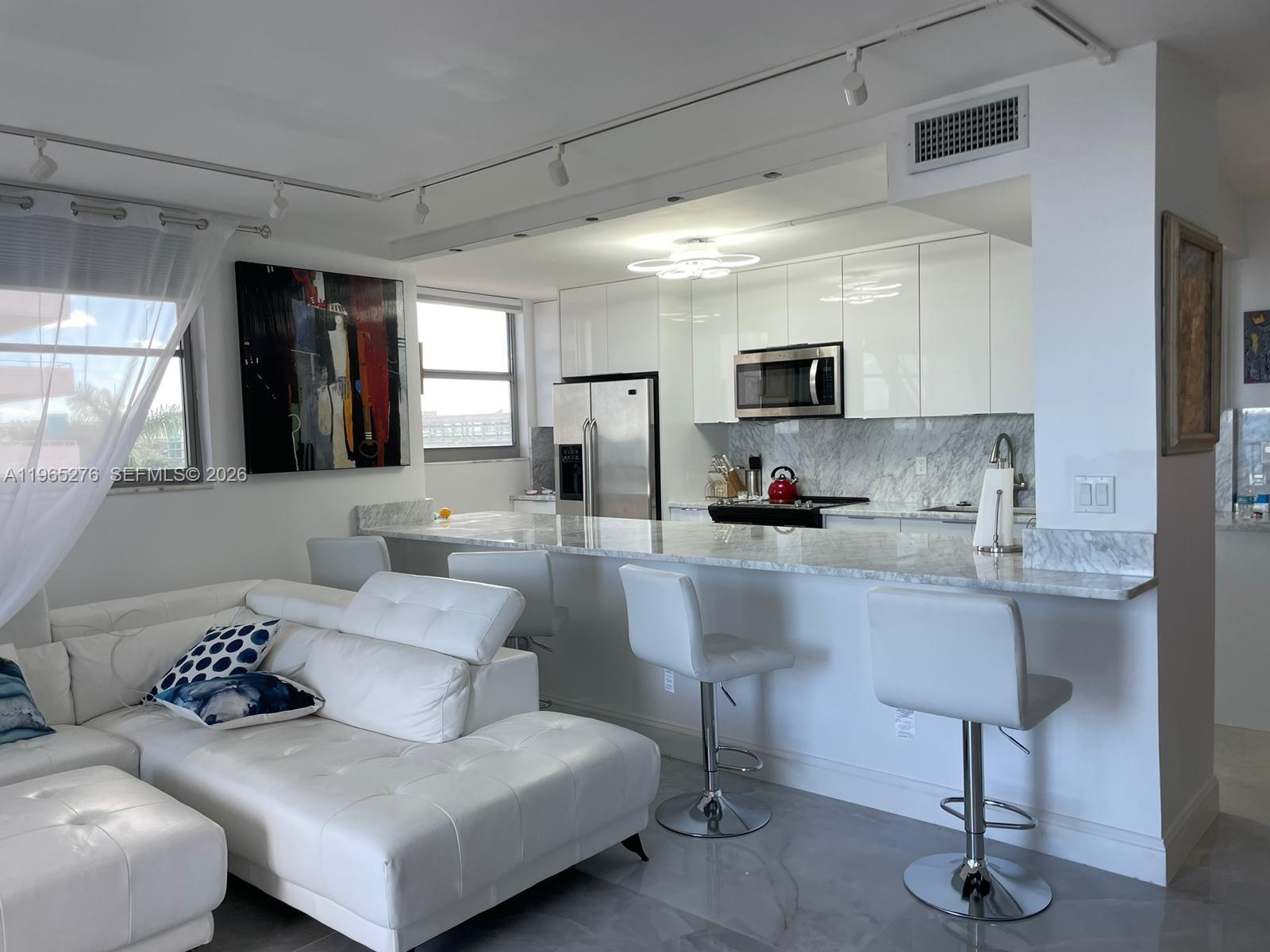 9273 Collins Ave 412